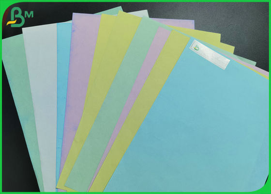 Di 50gsm colorato Multi a 55gsm ha ricoperto l'imballaggio senza carbonio di risme della carta della copiatrice