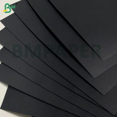 80gm Carta Kraft nera ripiegabile liscia matta buona per imballaggio regalo sacchetti da shopping