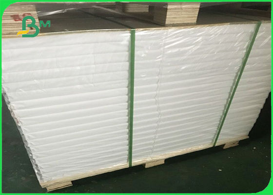 Carta non rivestita di Woodfree di alta bianchezza del FSC per il quaderno 60g - 180g