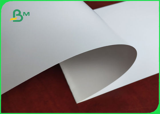 La carta di seta 100/115/120/150/300GSM del FSC Matt liscia buon stampando l'effetto